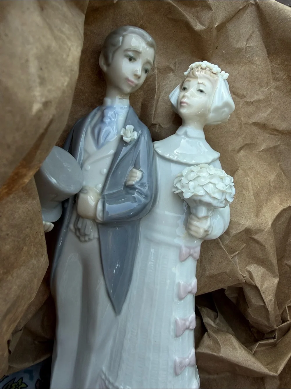 Lladro Glossy Ceramic Bride and Groom Cake Topper in White and Gray 4808 retired